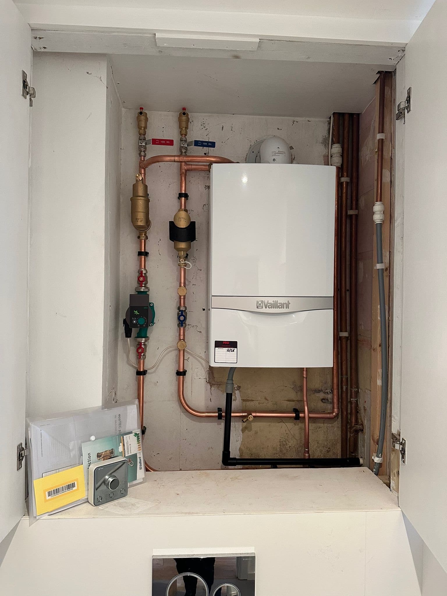 Boiler Losing Pressure: Causes, Safe Checks & When to Call an Engineer